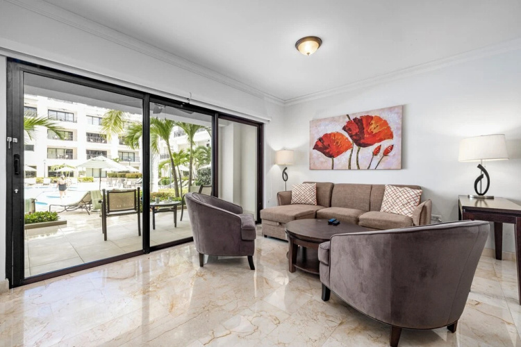 Condo 1 one bed, Palm Beach