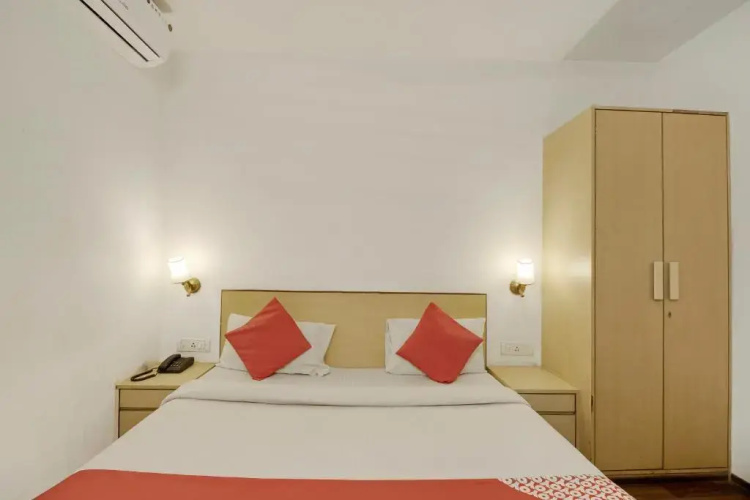 OYO 74511 Hotel Adya