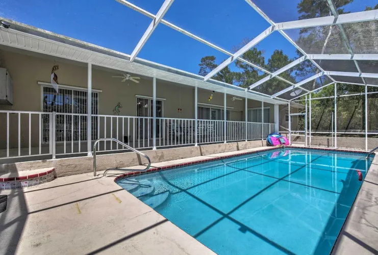 Spring Hill Home w/ Pool ~ 1 Mi to Weeki Wachee