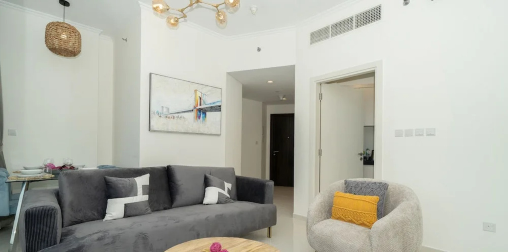 Carson Elegant Living in One Bedroom