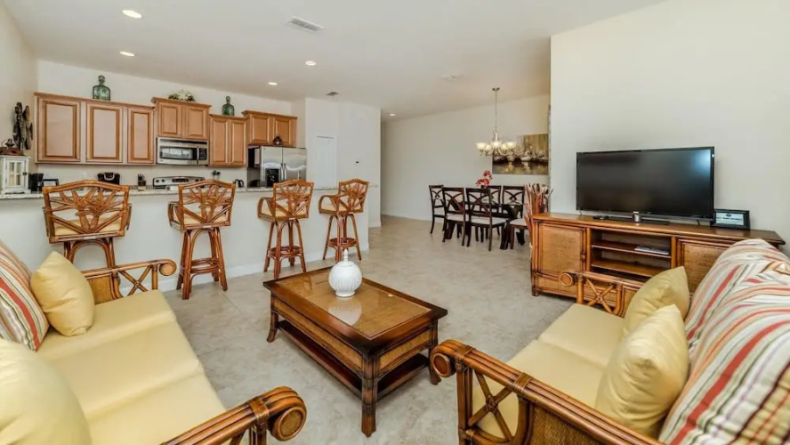 8946 Cuban Palm Road