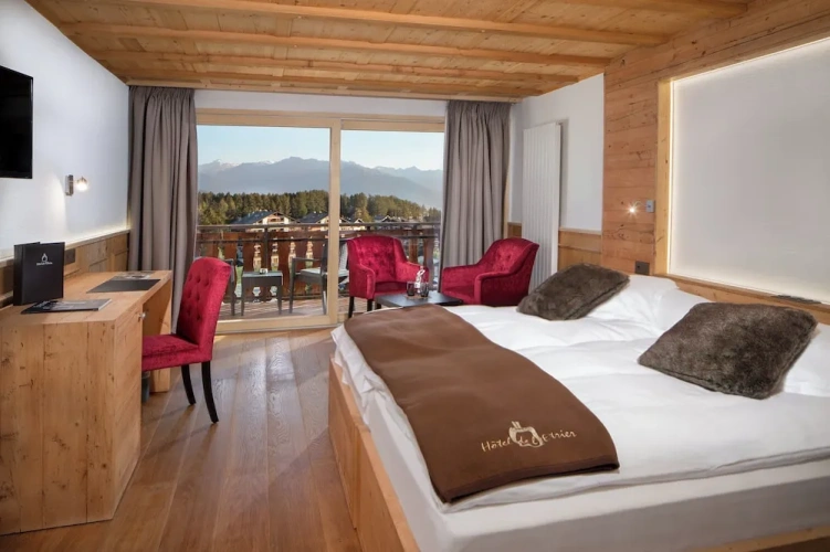 Superior Double room with balcony and with mountain view
