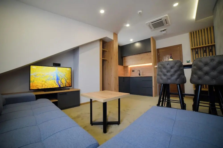 Lakeside Residence