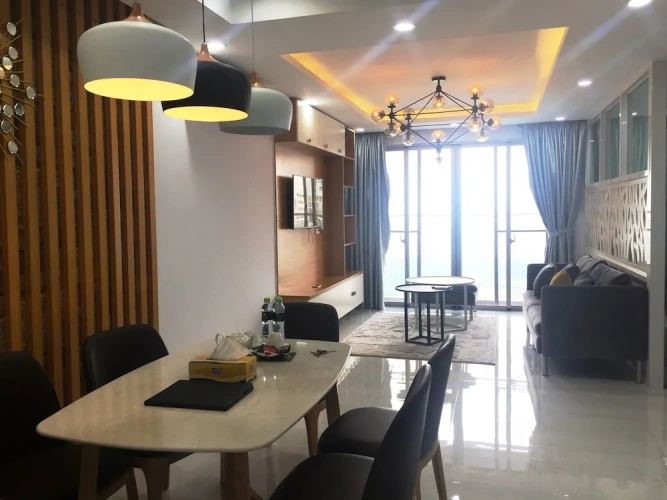 2 Bedrooms Luxury Apartment with garden view