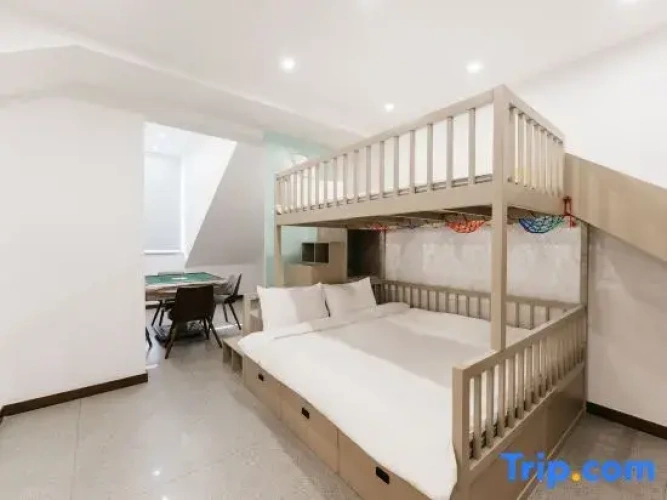 5 Bedrooms Duplex Apartment