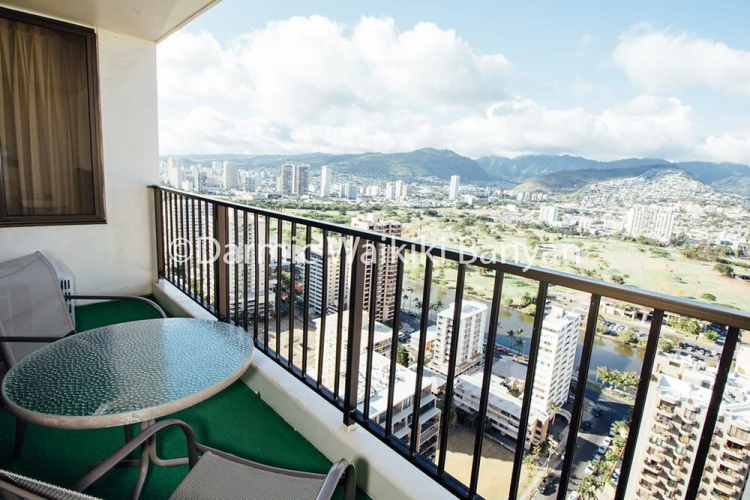 2-3401 Waikiki Banyan