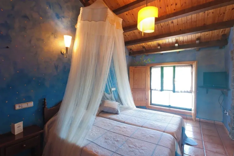 Standard Triple room with balcony