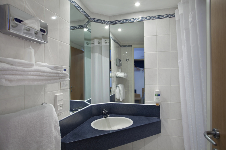 Holiday Inn Express Geneva Airport photo 11