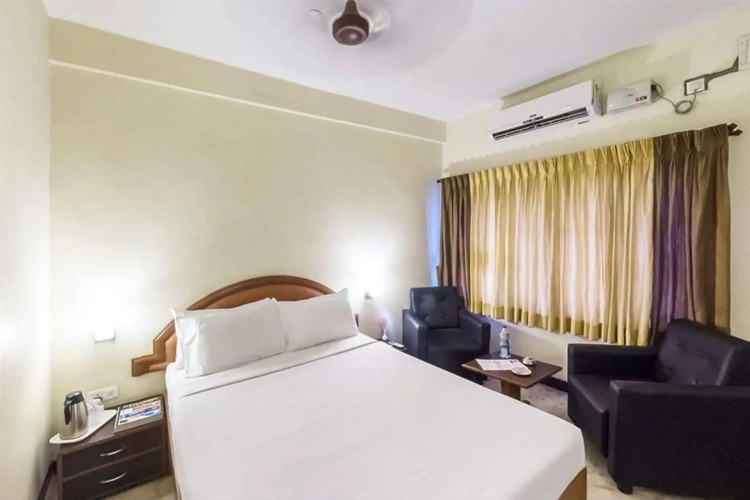 Senthil Residency