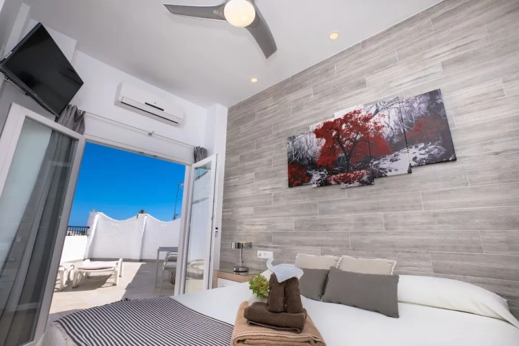 Superior Double Basement room