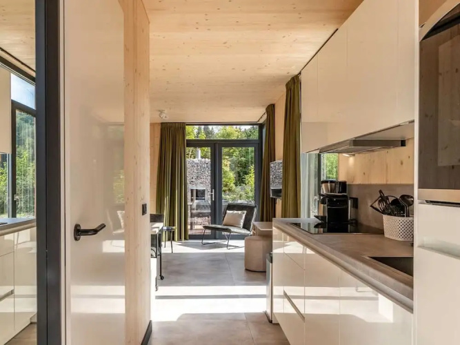 Modern Holiday Home With sun Shower