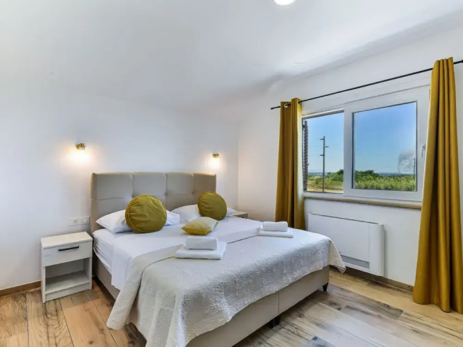 With Pool, Jacuzzi and Sauna