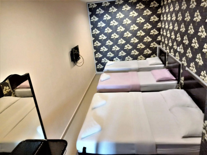 OYO 89407 EZI Hotel