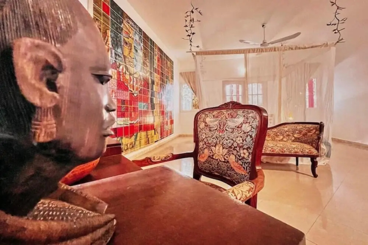 Loman Art House