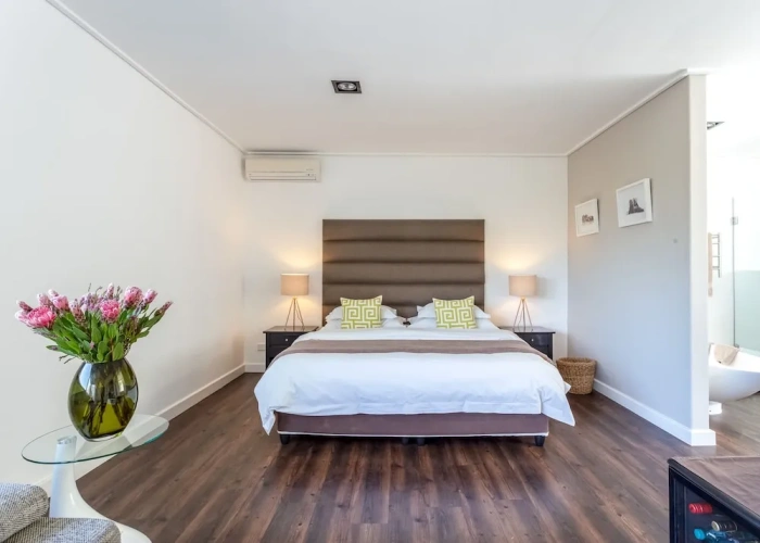 Suite with balcony