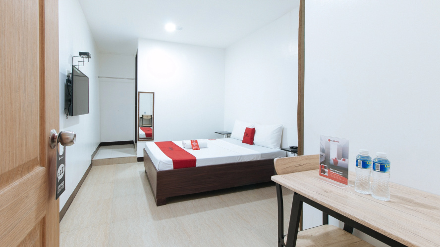 RedDoorz @ San Antonio Makati