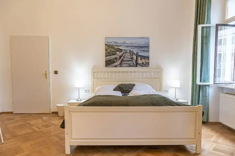 Spacious 4BR Apt Long Stay Friendly