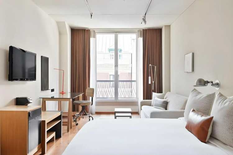 Sonder Chambers
