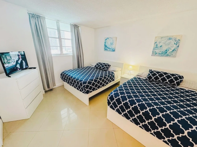 1 Bedroom Apartment with balcony and with bay view