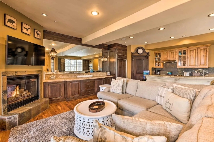 4 Bedrooms Apartment with balcony