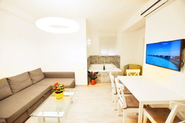 2 Bedrooms Luxury Apartment