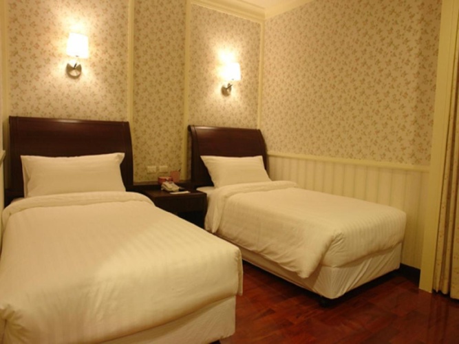 Twin room with city view