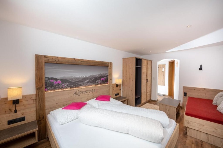 Standard Triple room with balcony
