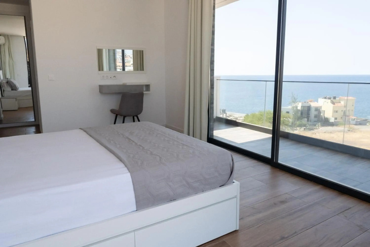 3 bdr aprt, best seaview, rooftop pool - LCGR