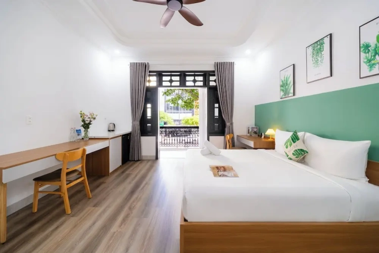 Deluxe Double room with balcony and with city view