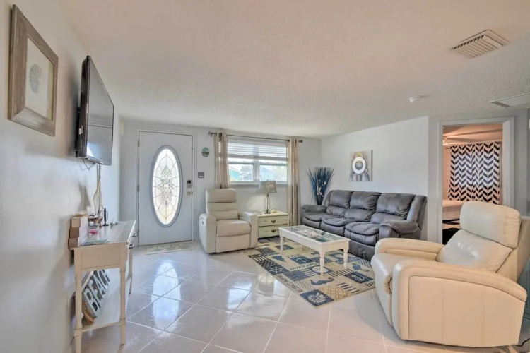 Canalfront Hudson Home with Private Dock and Yard!