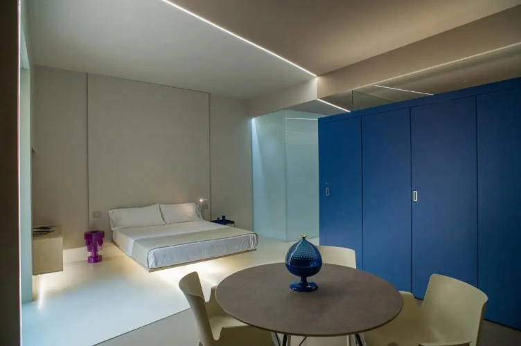 Suite with city view