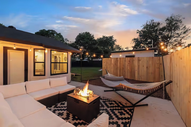 Minutes to Downtown -Fire Pit Pool