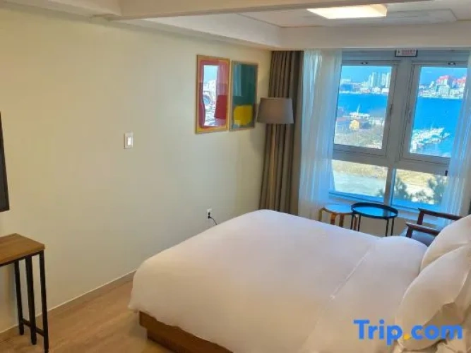 Standard Double room with lake view