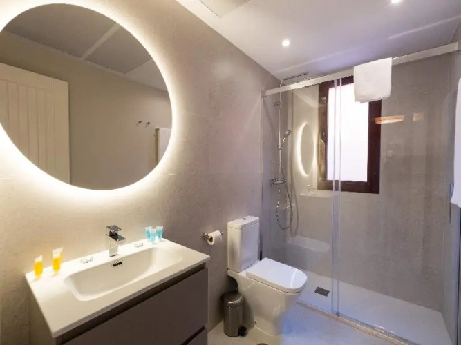 2 Bedrooms Classic Apartment with balcony