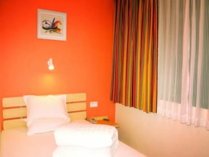 Standard Twin room with city view