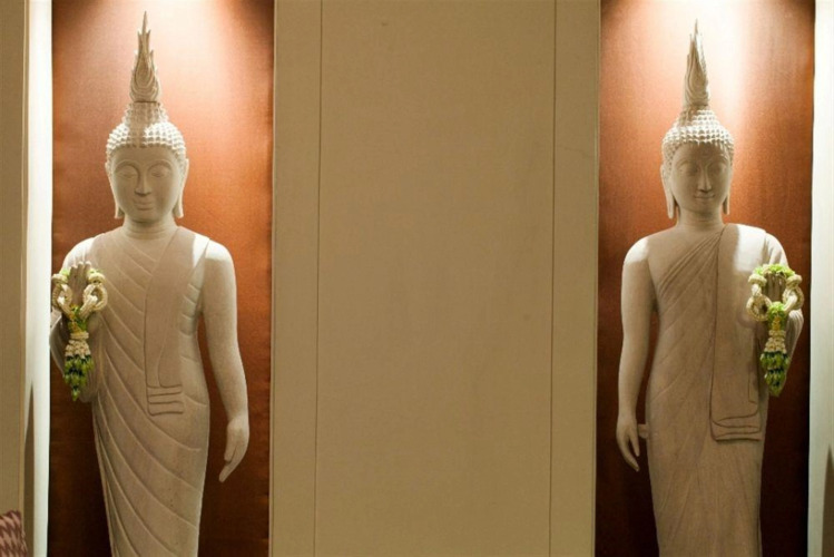 青瓷曼谷酒店外景图