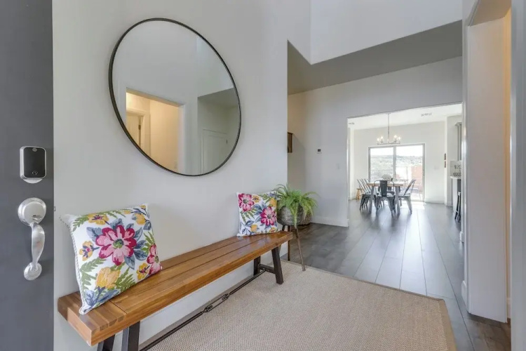 Hike & Golf: Washington Home w/ Hot Tub Access
