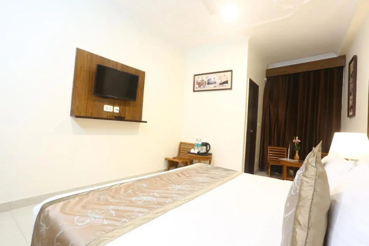 Hotel Earth