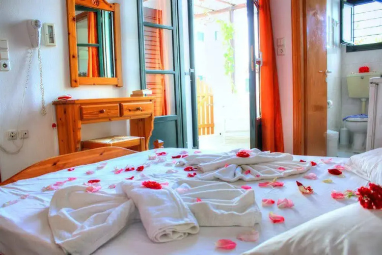 Eleni Rooms