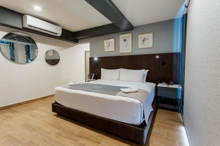 4 Bedrooms Quadruple Villa