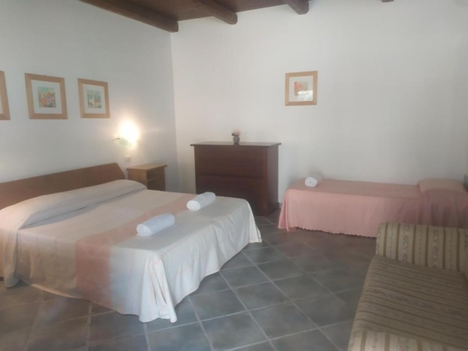Standard Triple room