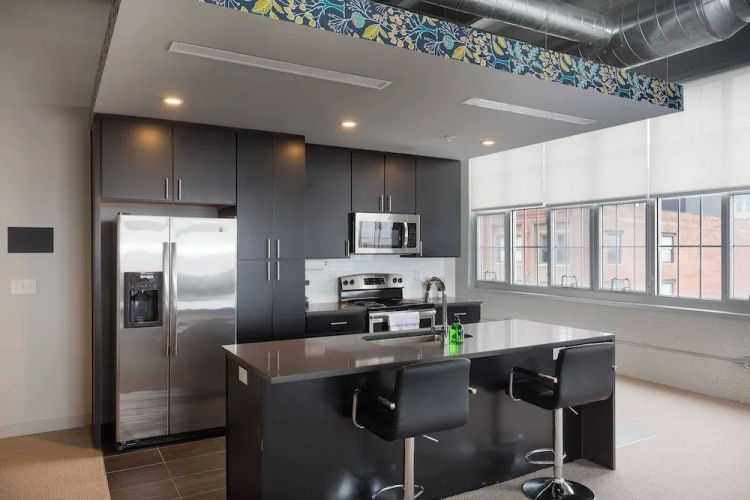 Spacious 1BR with Free Parking | Zen@Boss