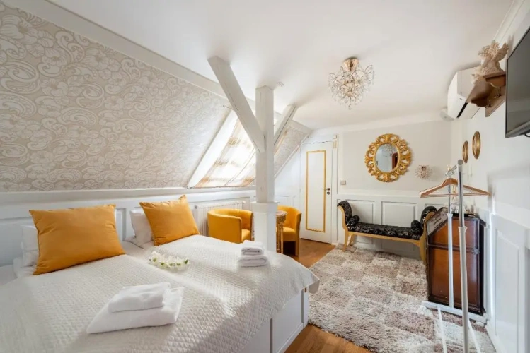 Standard Twin Attic room with view