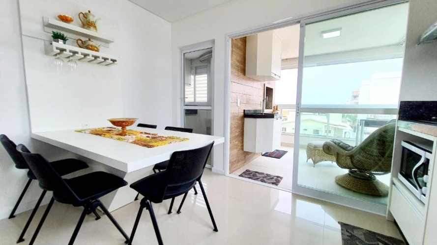 3 Bedrooms Apartment