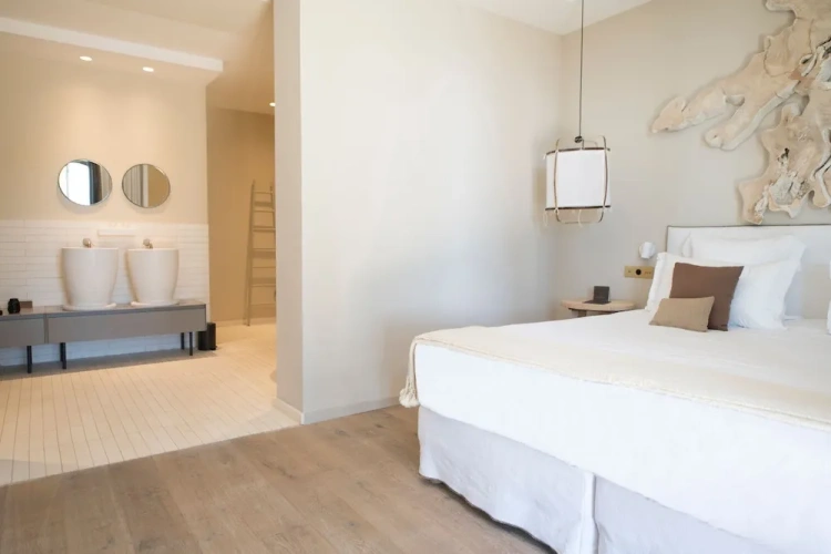 Suite with balcony