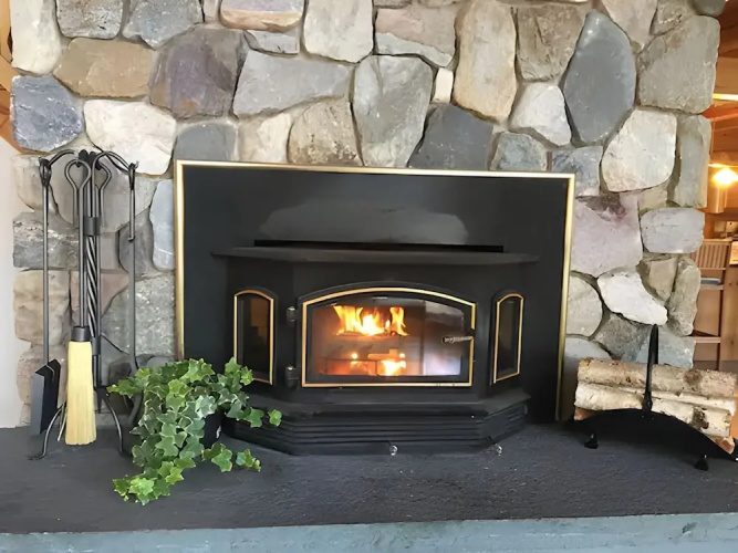 Pocono Dog-Friendly Home on River