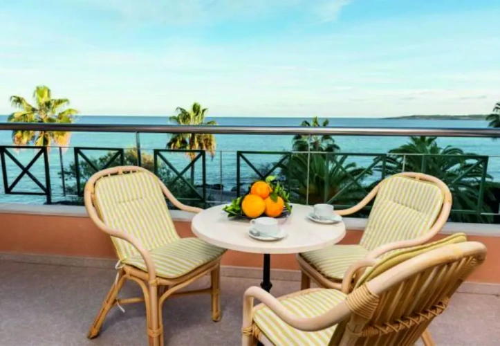 Deluxe Apartment with balcony and beachfront