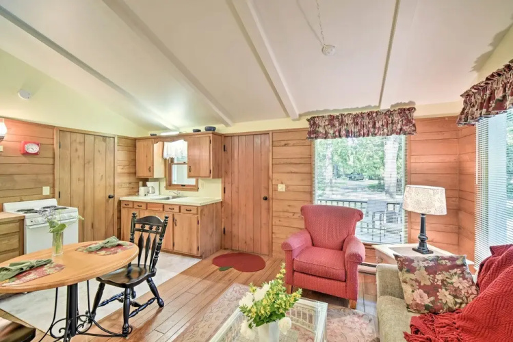Cozy Cottage Duplex: Walk to Peninsula State Park!