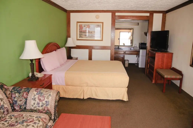 Victorian Inn & Suites