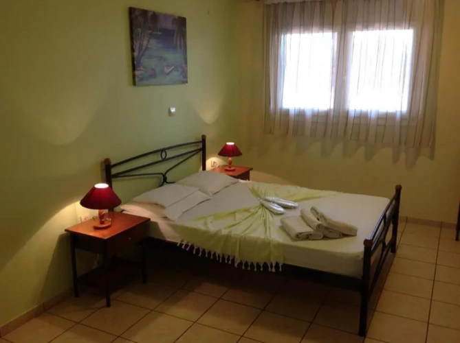 Basement Studio with balcony and with garden view